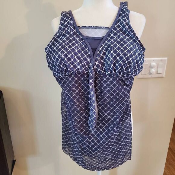 NWOT Blue Geometric Onepiece Skirted Swimsuit - Size XL - Picture 7 of 7